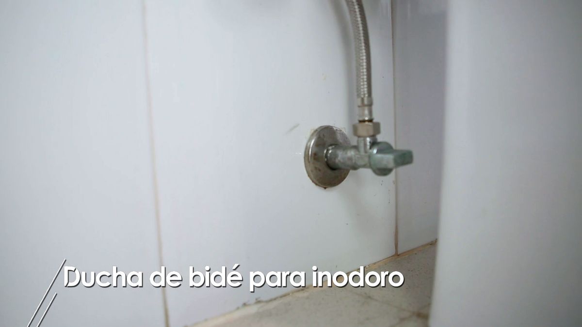 Cómo instalar una ducha de bidé para inodoro paso 1