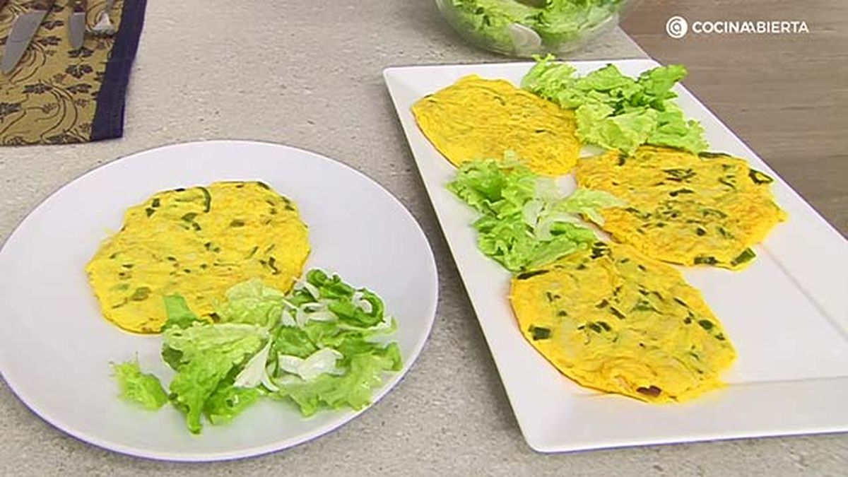 tortilla de bacalao con ajetes y pimientos por karlos arguinano emplatado