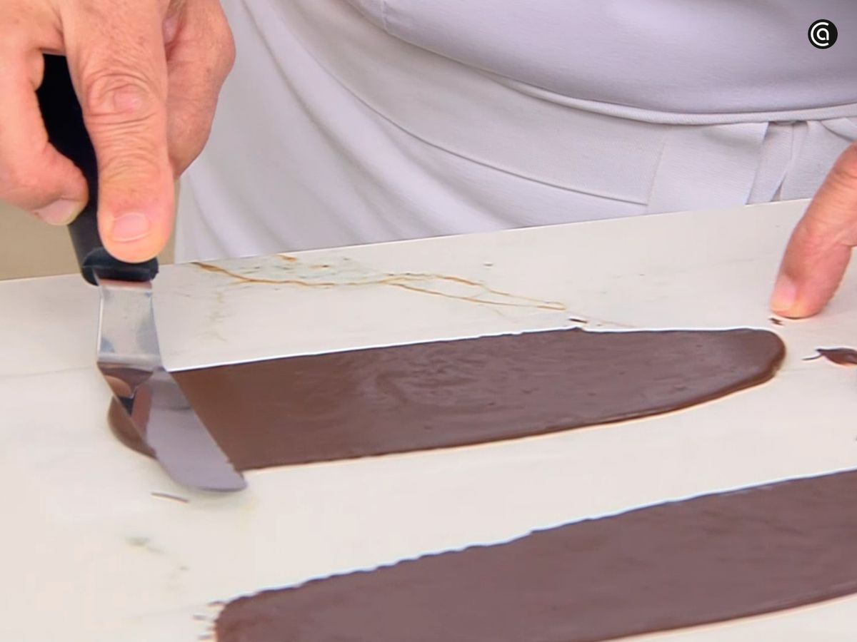 Extiende la gota de chocolate