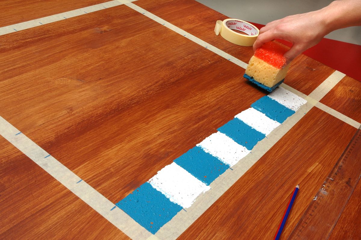 Decorar mesa para jugar a las damas paso 3