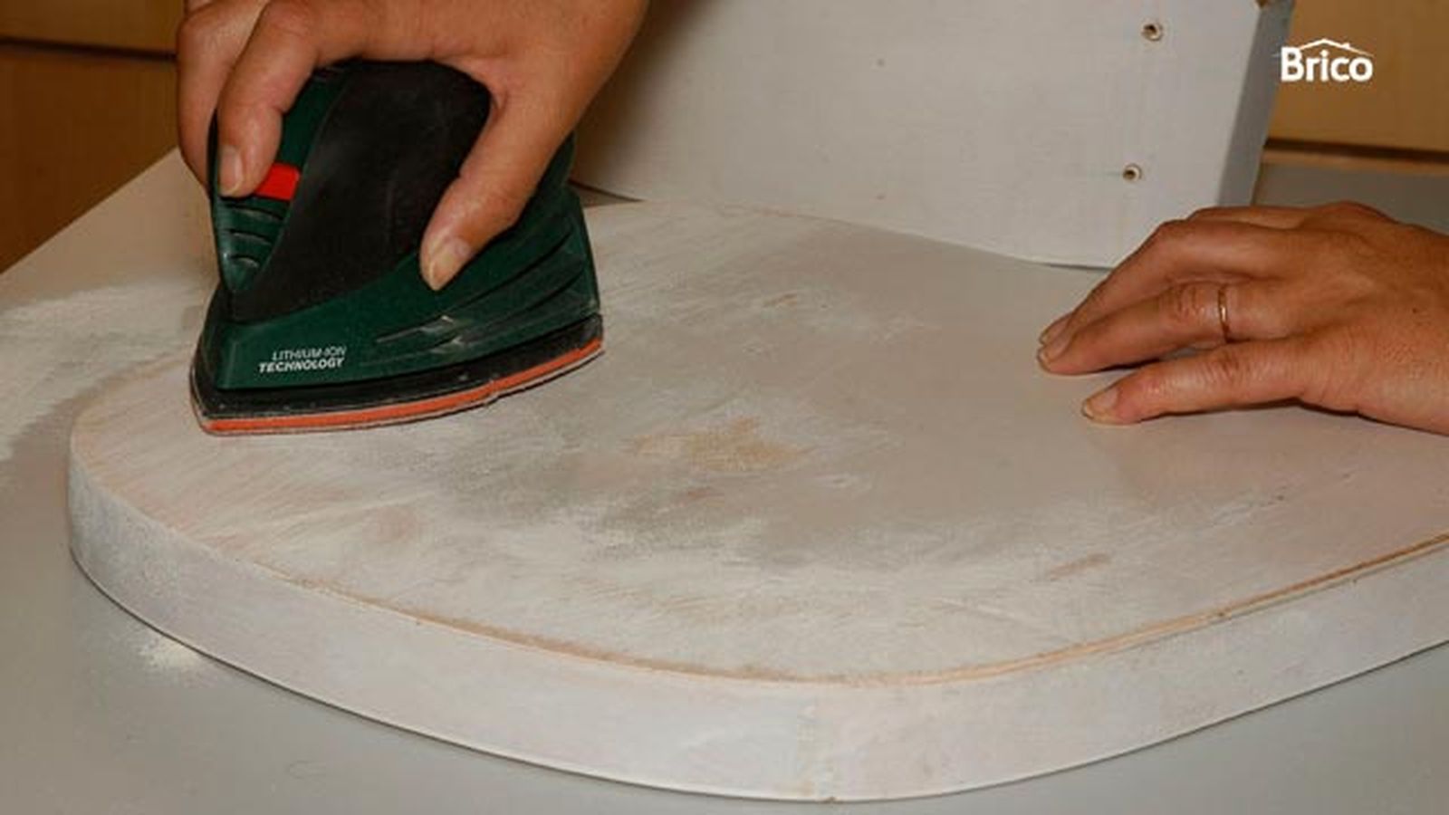 Esmaltar silla de cocina deteriorada paso 2 Esmaltar silla de cocina deteriorada paso 2