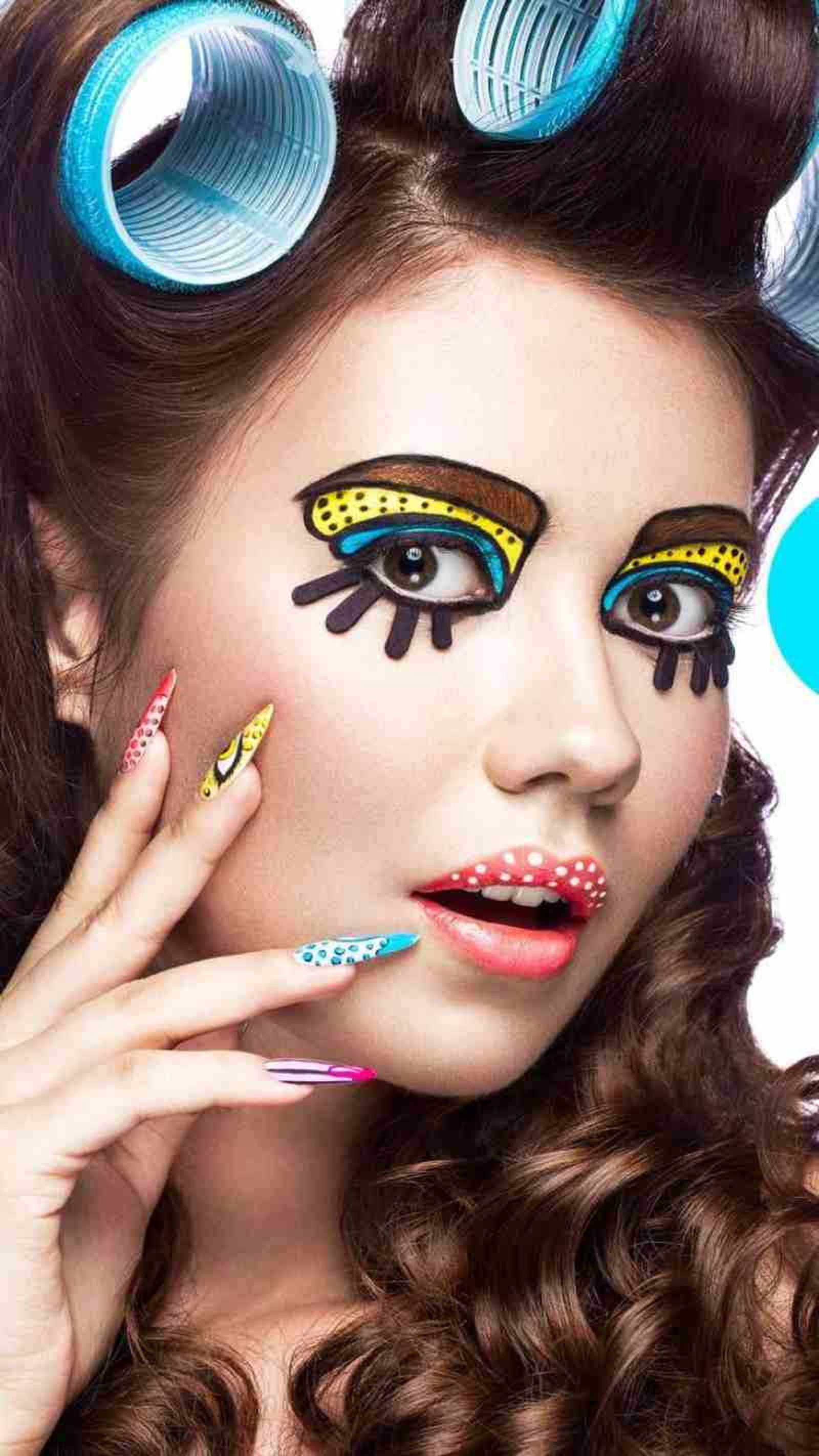 El amarillo, el azul y el fucsia son perfectos para tu maquillaje pop art