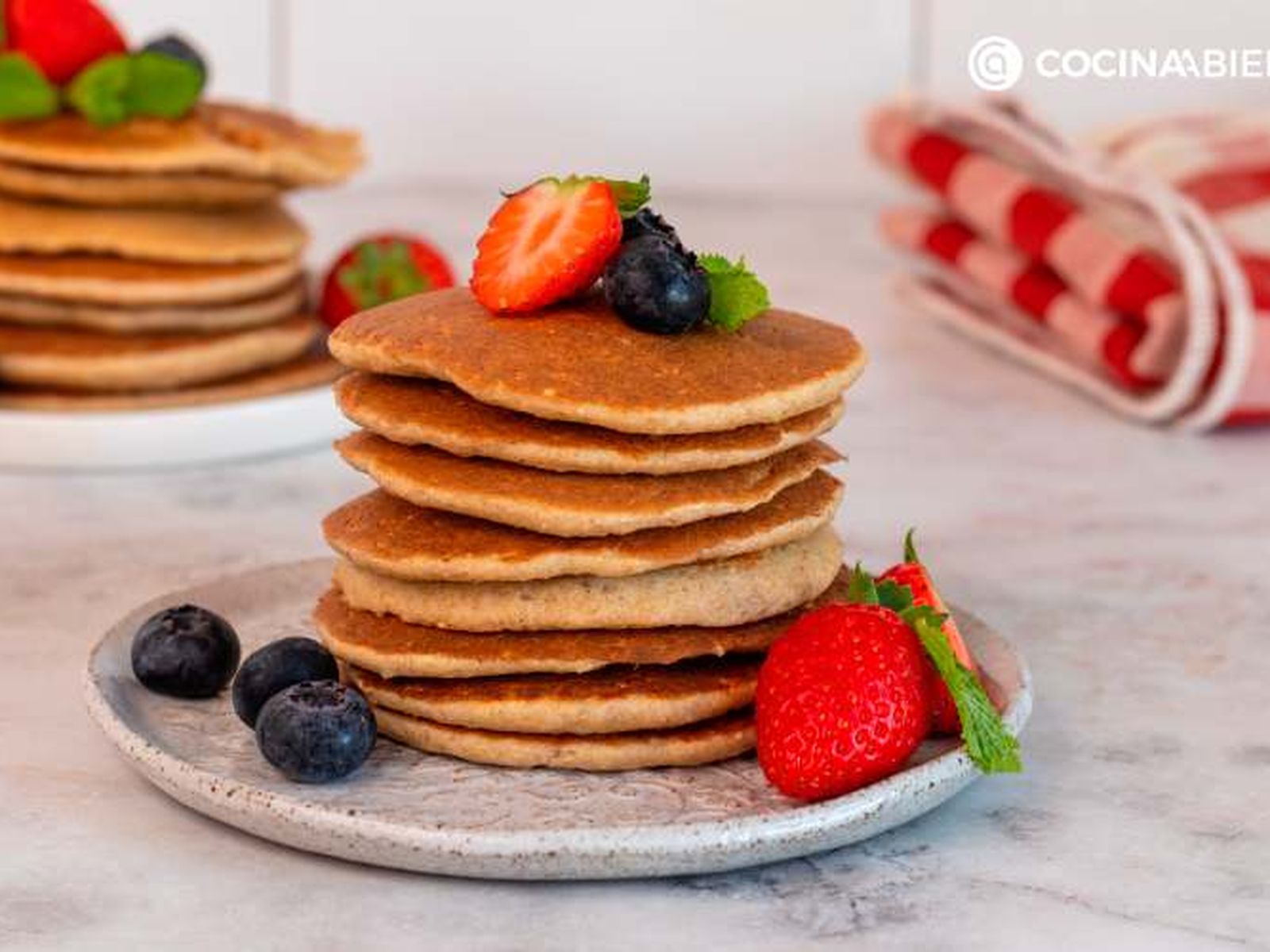 Forma una torre con las tortitas de avena Forma una torre con las tortitas de avena