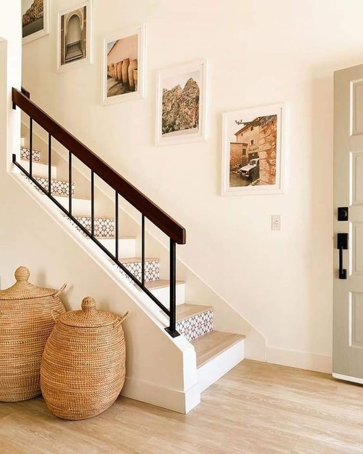 subida escalera decorada ilustraciones 6