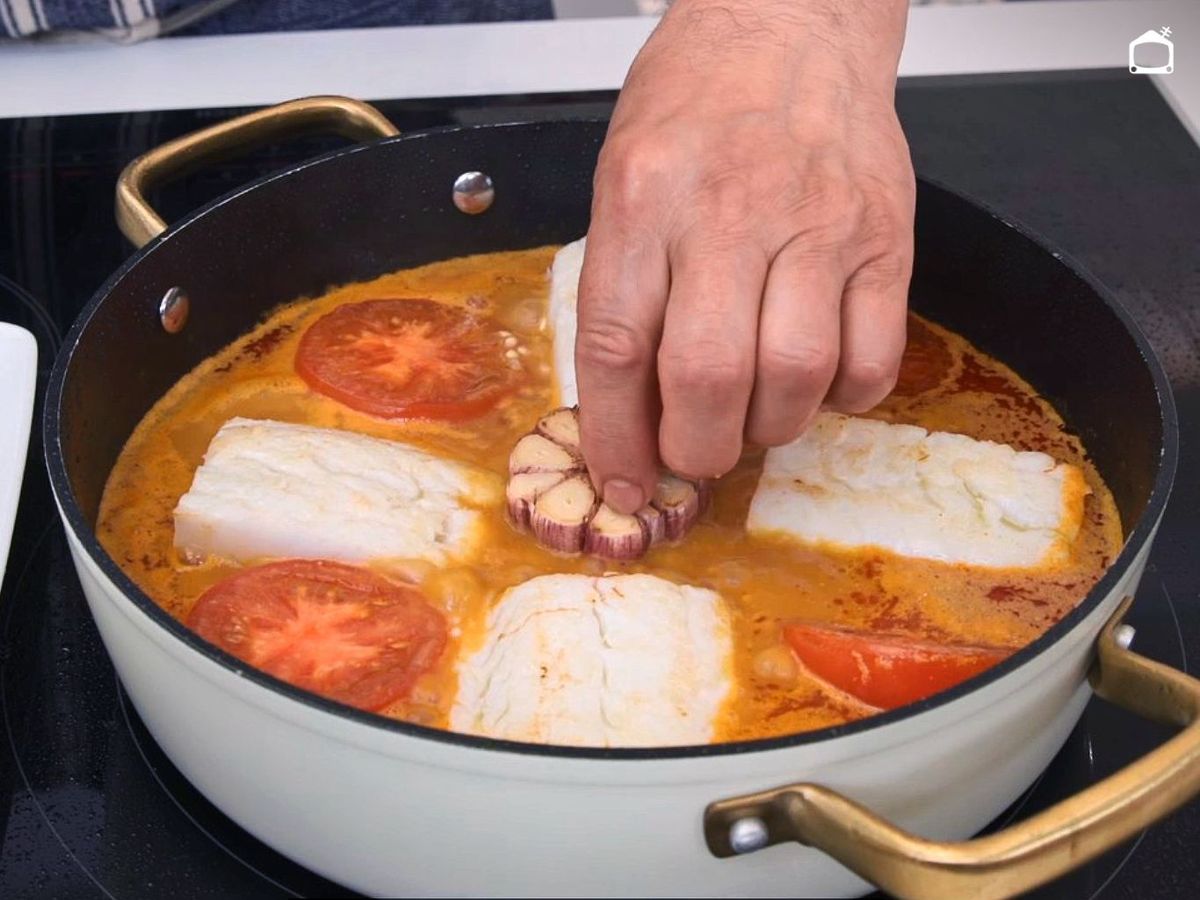 Prepara la cazuela de arroz con bacalao para hacerlo al horno