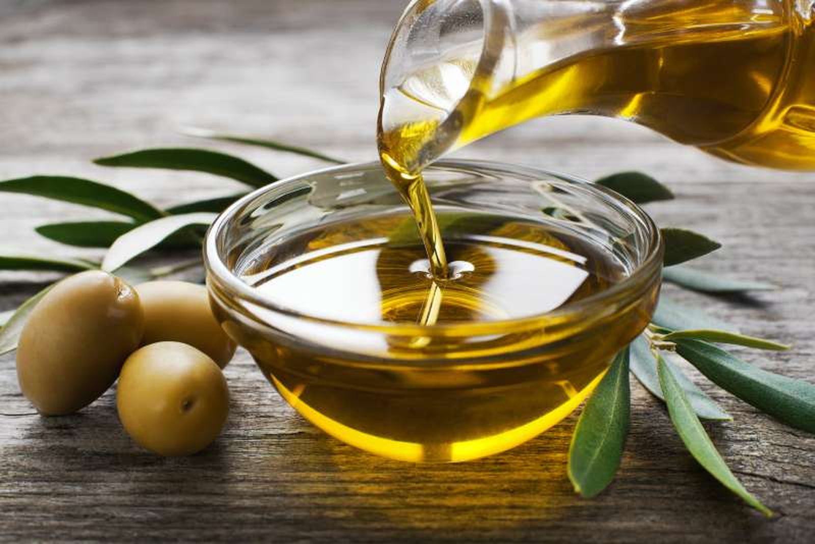 El aceite de oliva protege tus muebles de madera El aceite de oliva protege tus muebles de madera