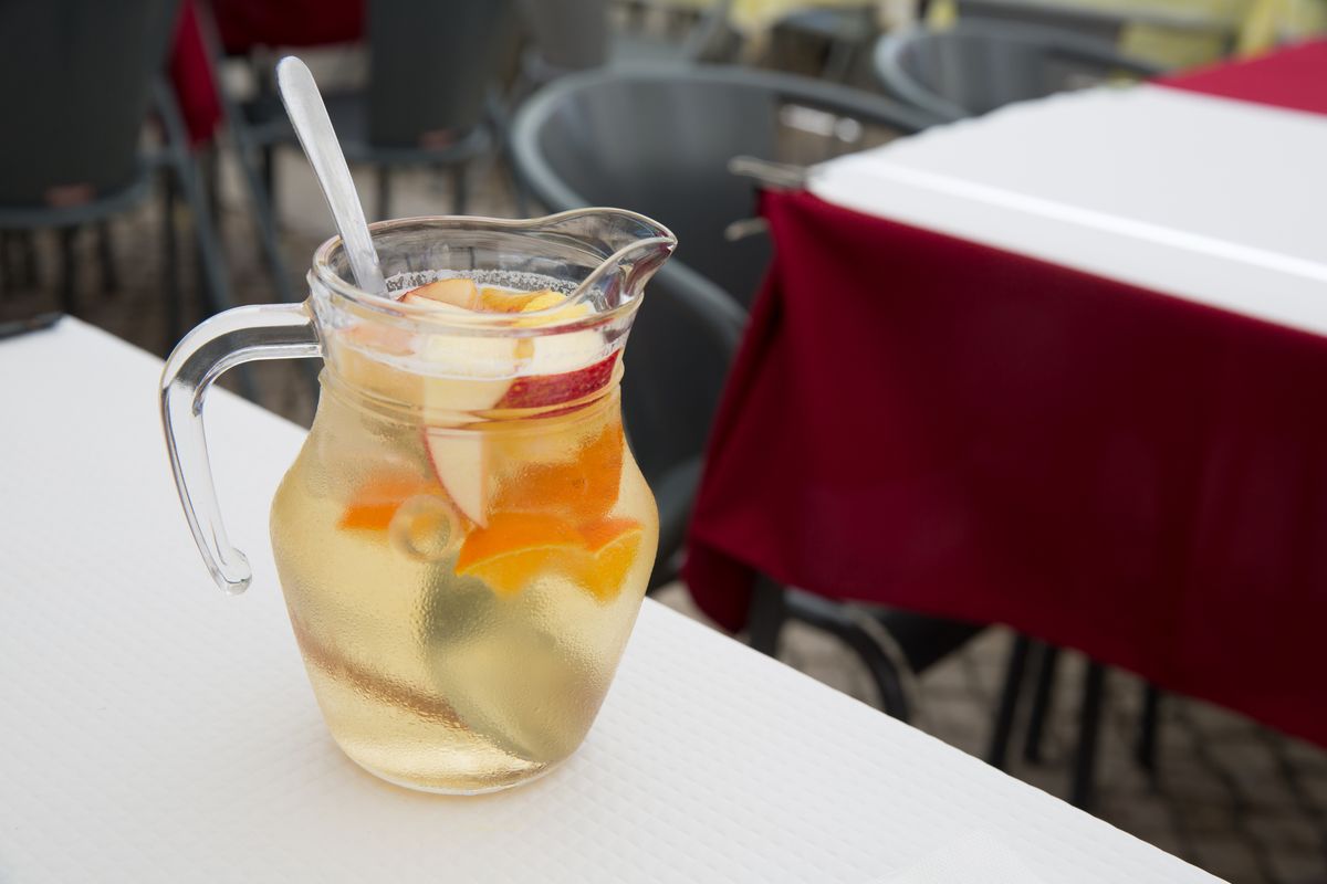 La limonada madrileña se elabora con vino blanco
