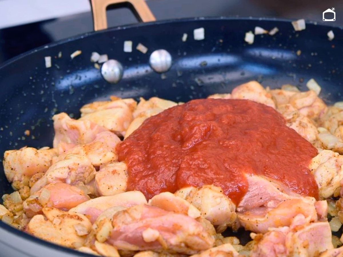 Salsa de tomate para la salsa de curry del pollo