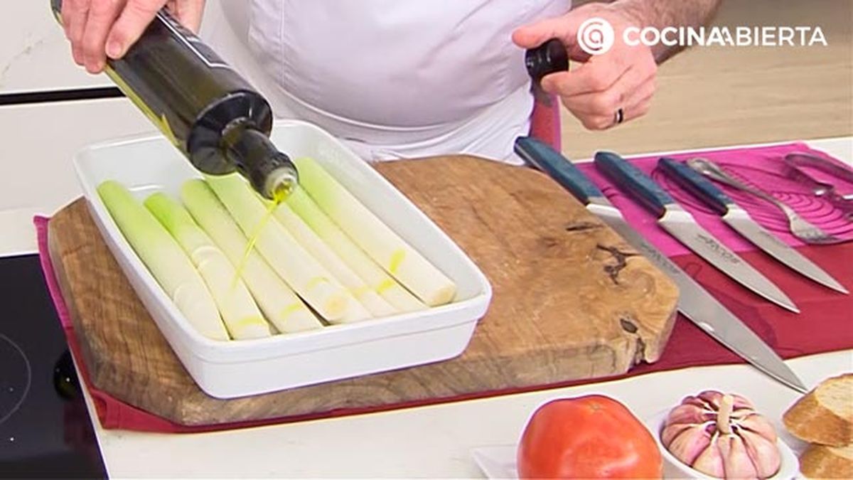 receta puerros asados horno con salsa romesco karlos arguinano KARL6721 paso3