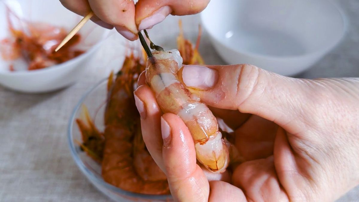 Cómo quitar la tripa de las gambas
