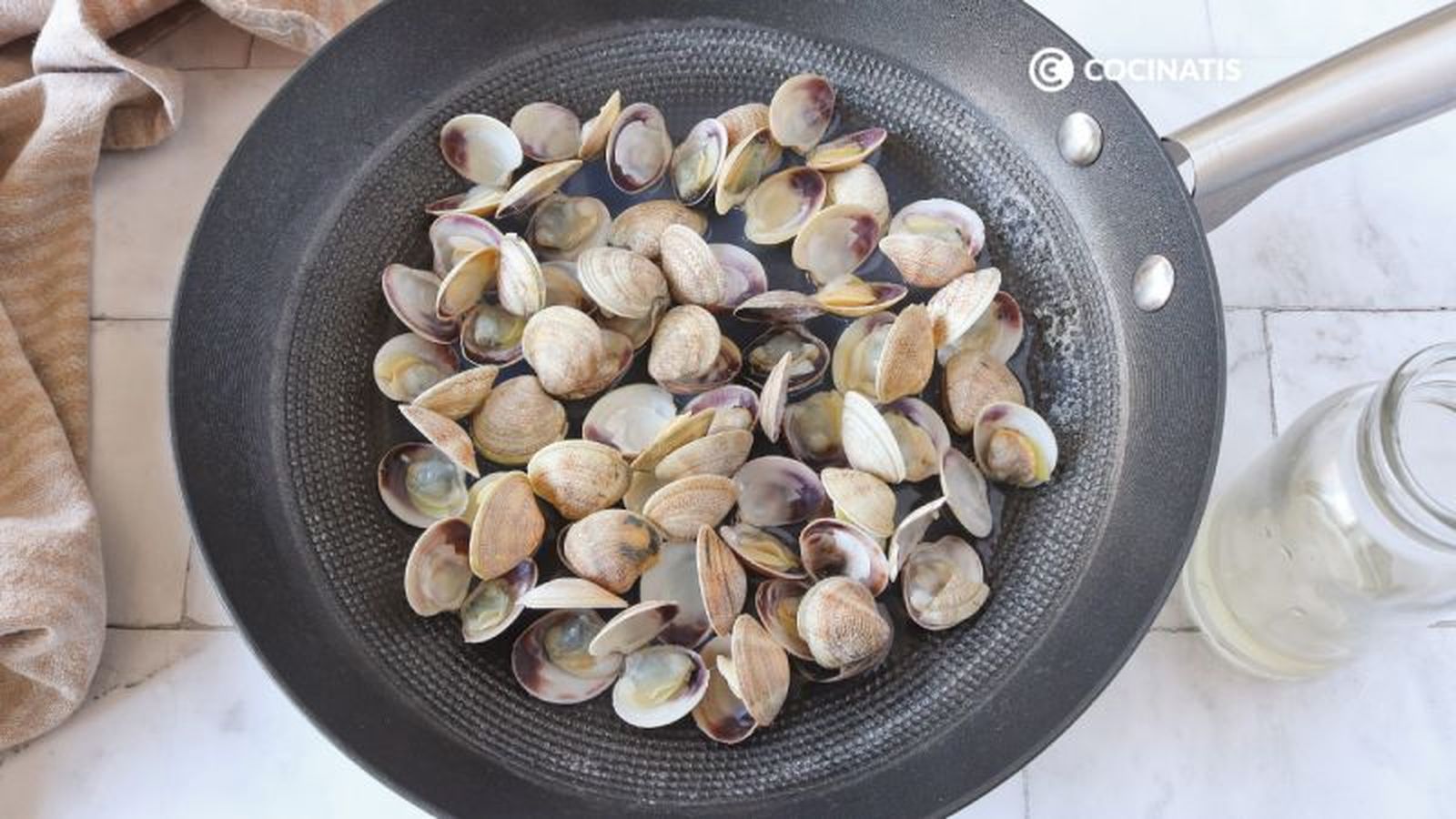 Cocinamos las almejas hasta que se abran