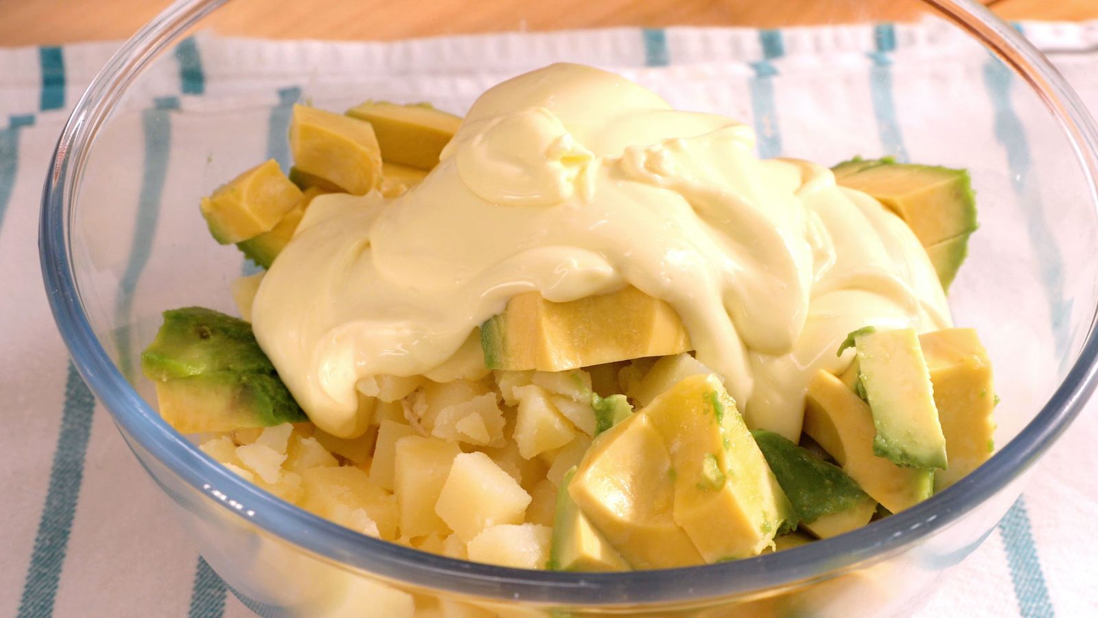Receta ensaladilla de aguacate y huevo paso 6 Receta ensaladilla de aguacate y huevo paso 6