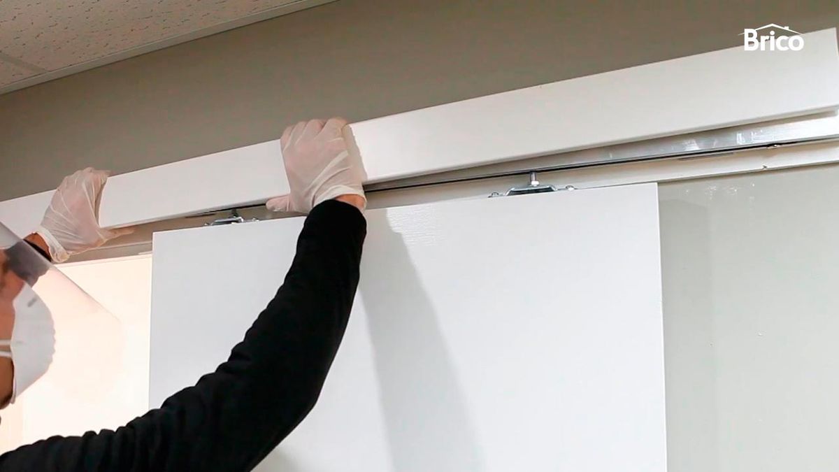 Como regular una puerta corredera paso 1