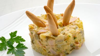 Ensaladilla de patata, jamón cocido y pepinillos con picos, receta de Karlos Arguiñano