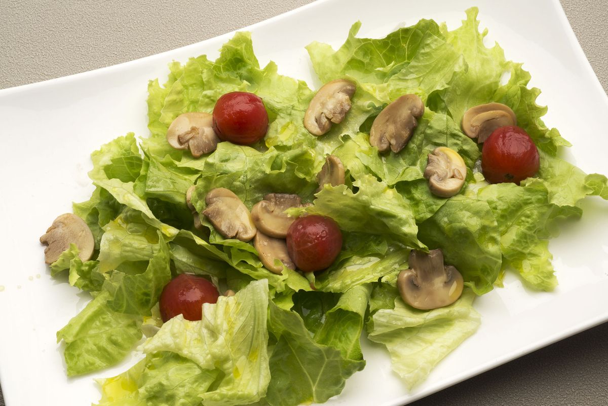 6044 2 Ensalada de lechuga, champiñones y cherrys xl