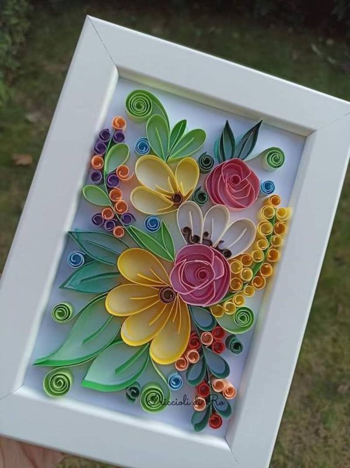 Cuadro de flores hecho con filigrana.