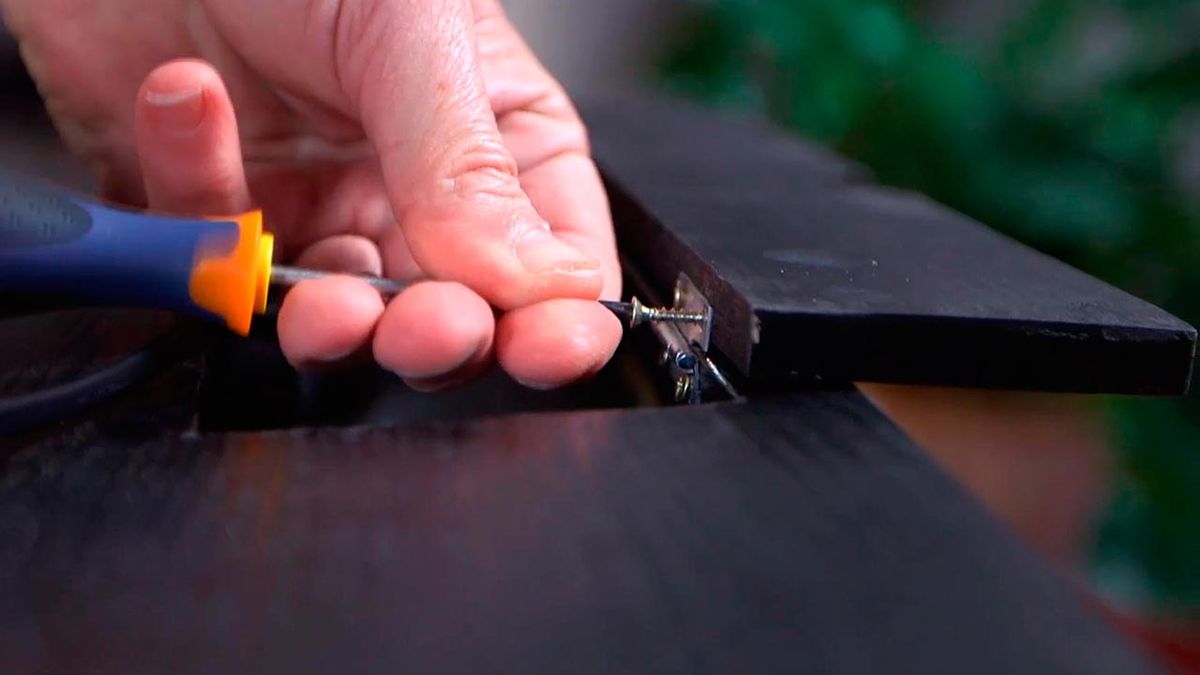 Cómo hacer una mesa escritorio de madera paso 10