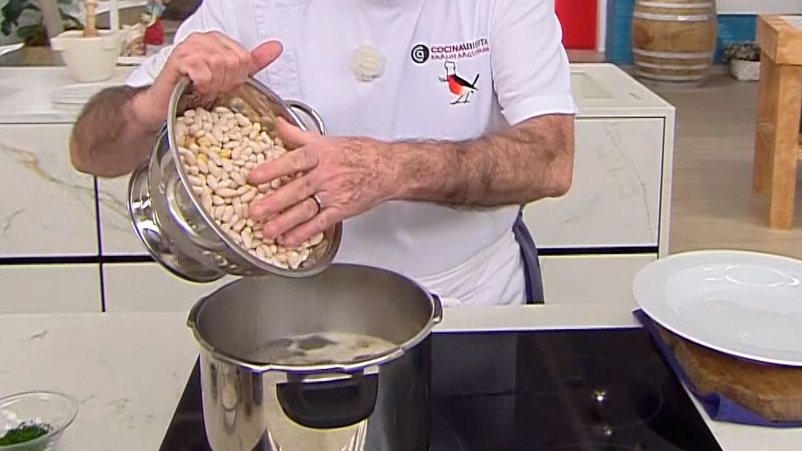 KARL6694 Cocido de acelgas con pringa potaje andaluz receta karlos arguinano paso2 KARL6694 Cocido de acelgas con pringa potaje andaluz receta karlos arguinano paso2