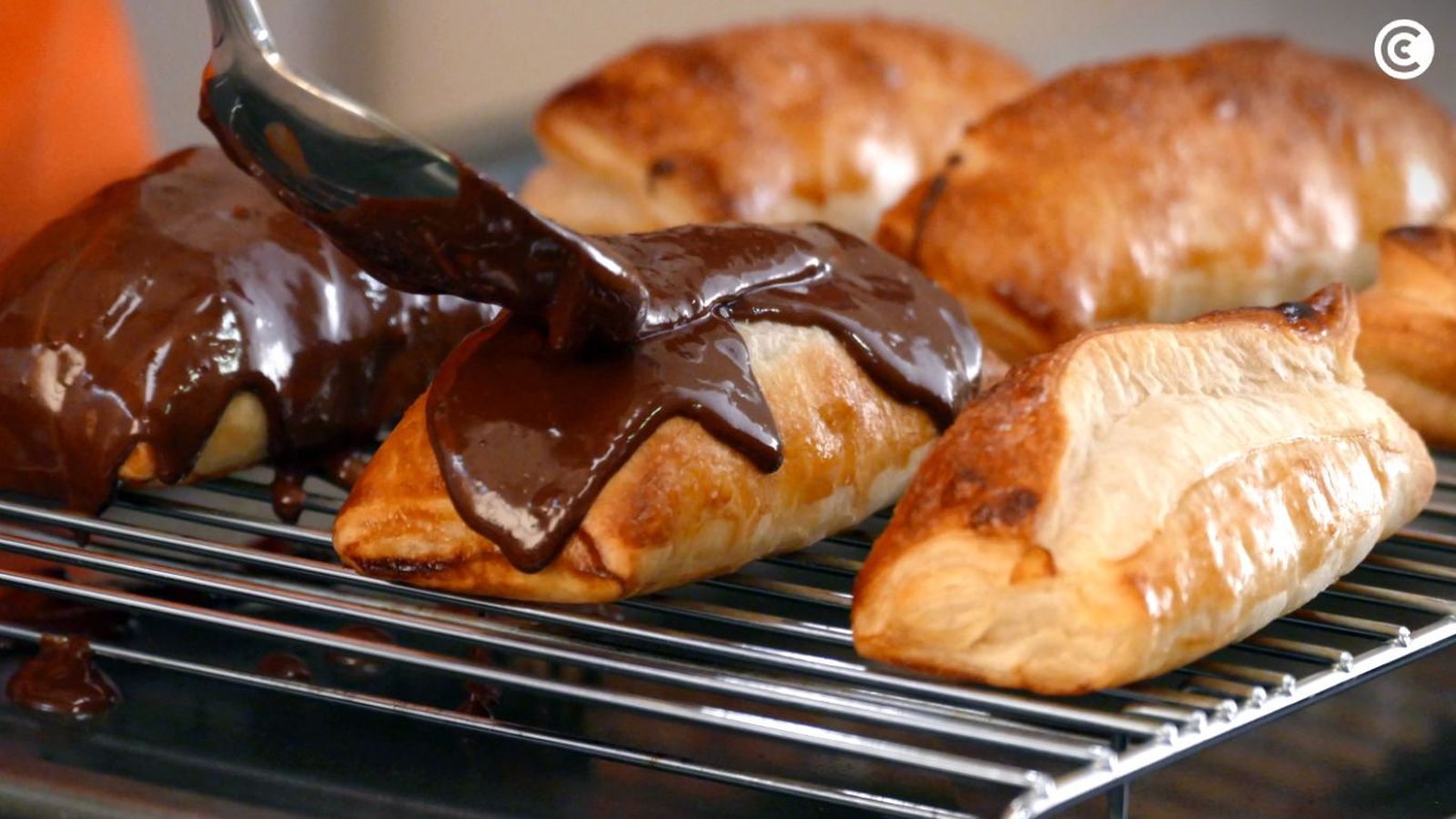 Postres fáciles con hojaldre y chocolate