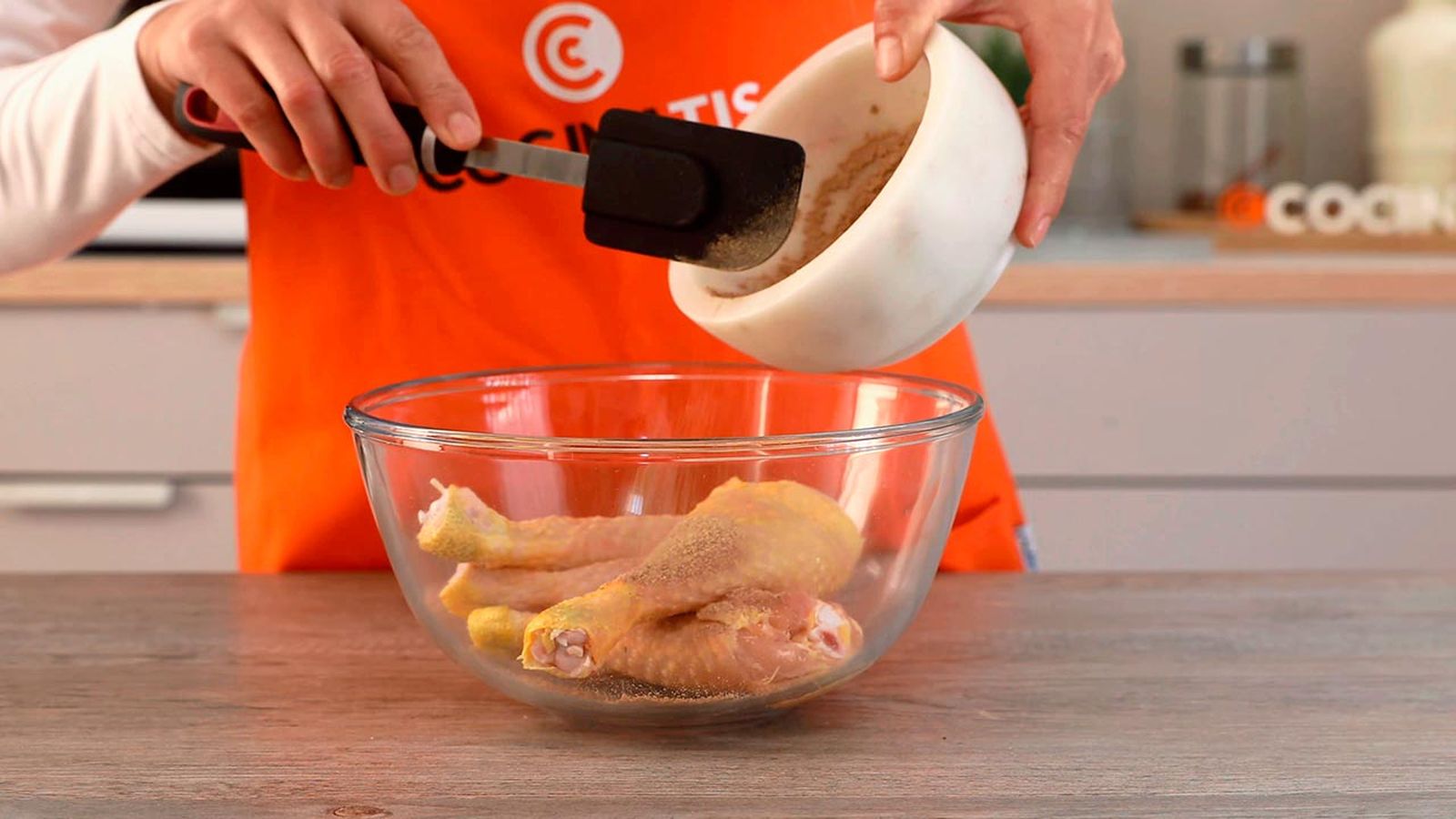 Receta de muslos de pollo con salsa barbacoa paso 2 Receta de muslos de pollo con salsa barbacoa paso 2