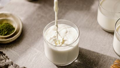 Descubre qué es la leche evaporada y cuándo puede sustituir a la nata