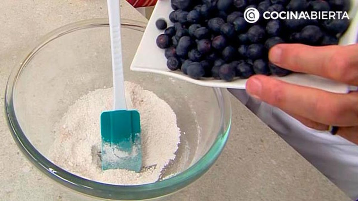 tarta de arandanos americana con masa quebrada casera receta facil eva arguinano paso3