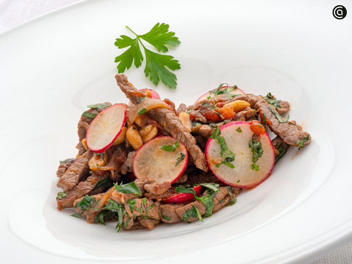 Salteado thai de ternera y cacahuete, el plato internacional de Joseba Arguiñano