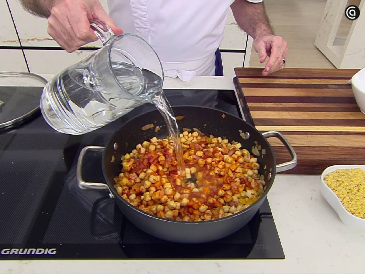 Cubre con agua y cocina durante 10-12 minutos