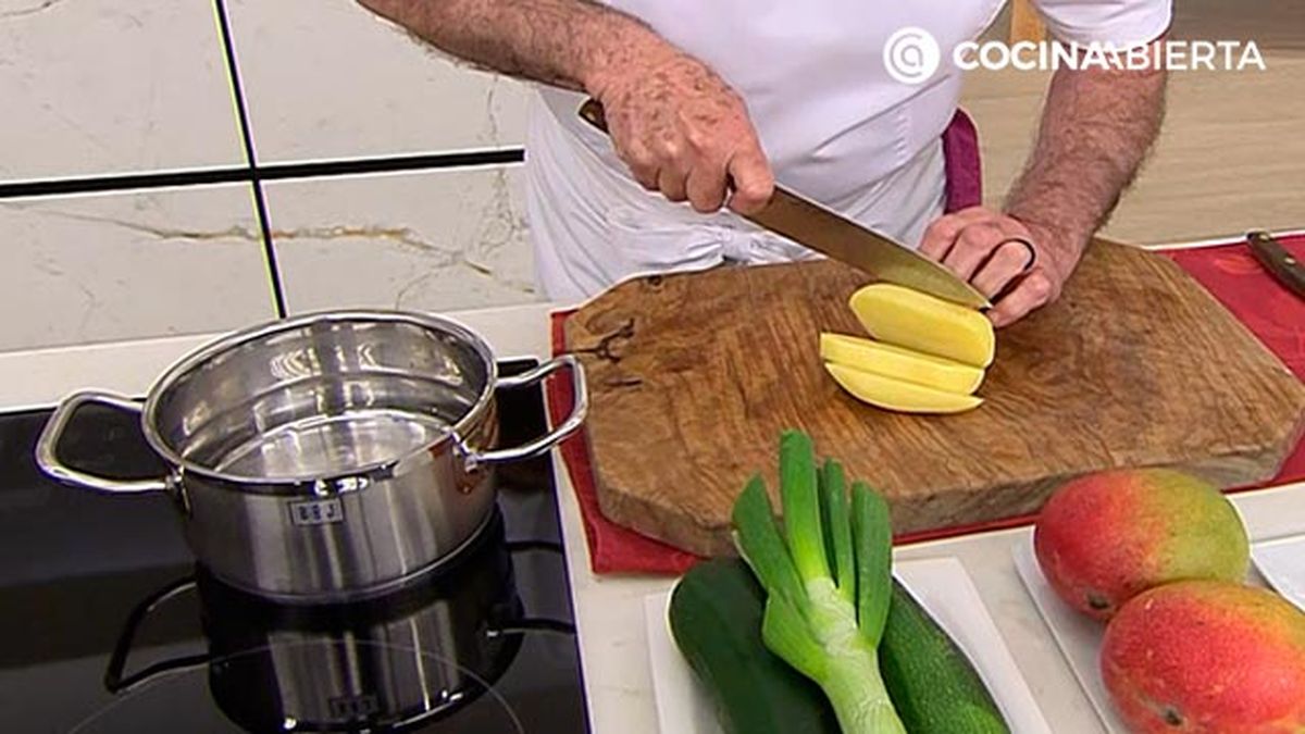 sopa fria de calabacin y mango receta karlos arguinano karl67720321 paso1