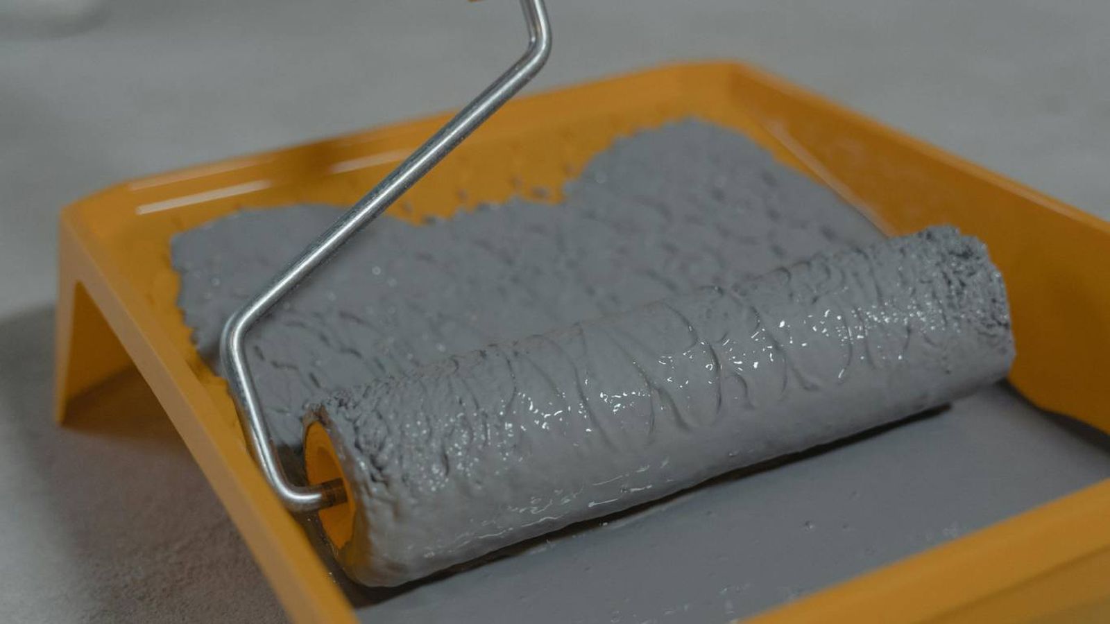 Pintua de color gris roto