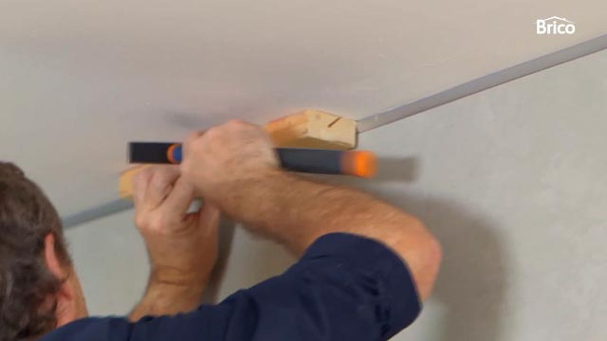 Cómo colocar revestimiento de pared de PVC paso 10