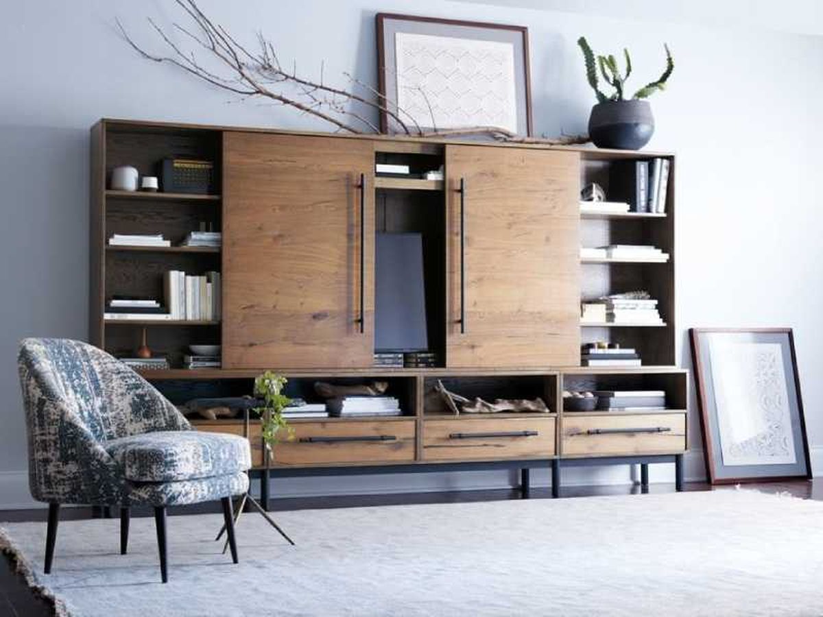 Mueble de madera para ocultar la televisión.