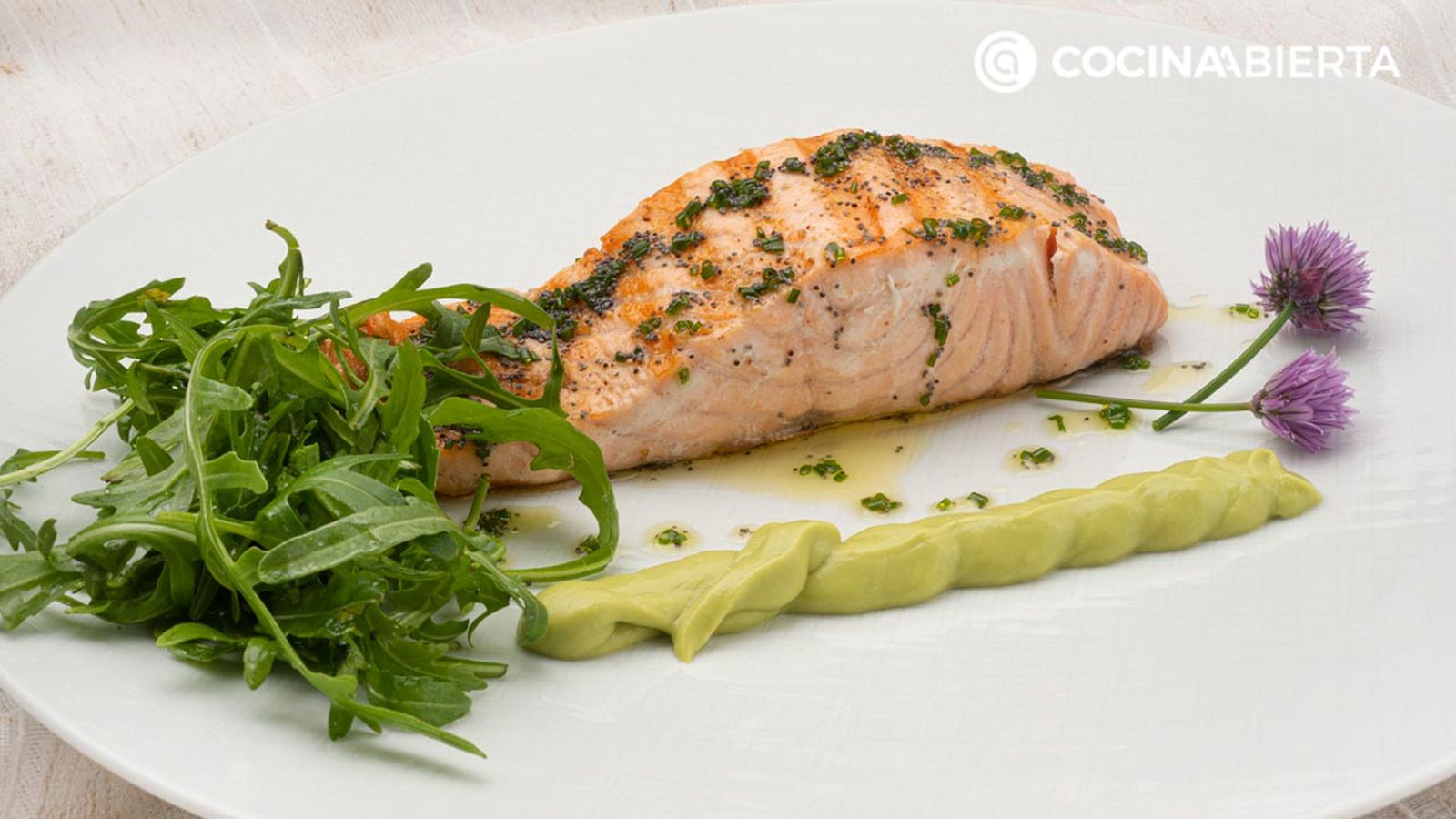 salmon a la plancha con crema aguacate y rucula receta karlos arguinano karl67440321 salmon a la plancha con crema aguacate y rucula receta karlos arguinano karl67440321
