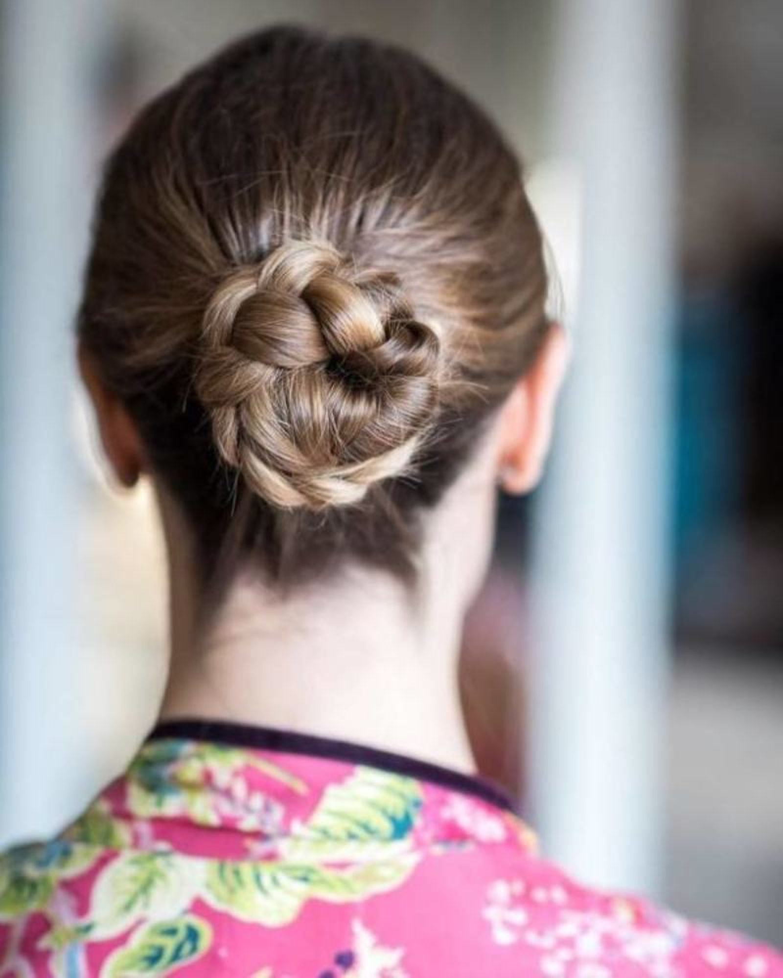 Versión más sencilla del moño con trenza Versión más sencilla del moño con trenza