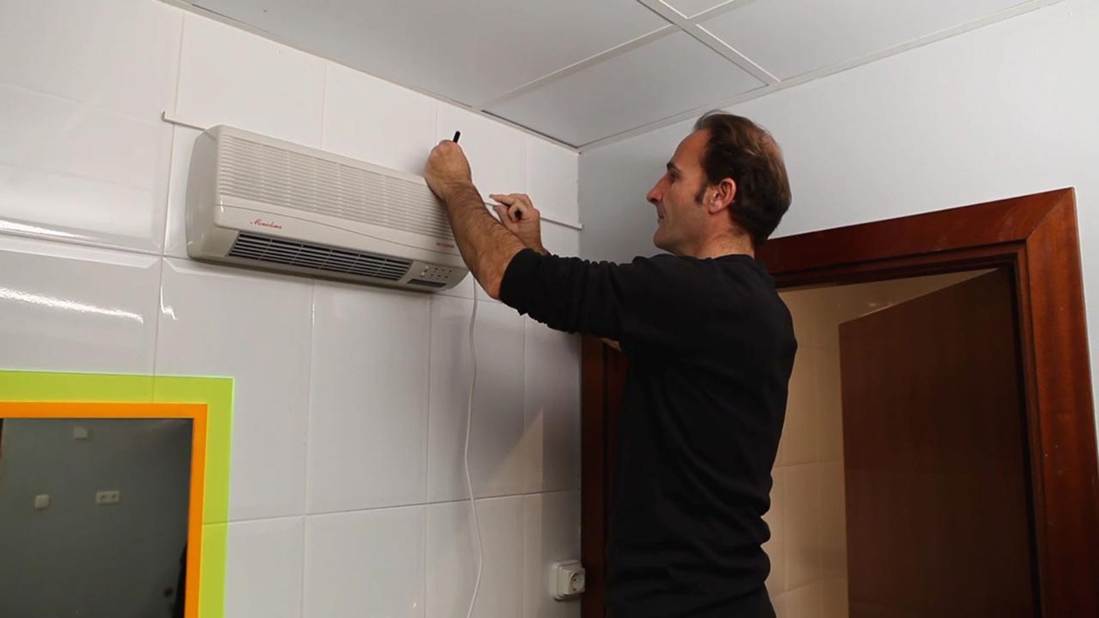 Cómo instalar un calefactor eléctrico de pared paso 8 Cómo instalar un calefactor eléctrico de pared paso 8