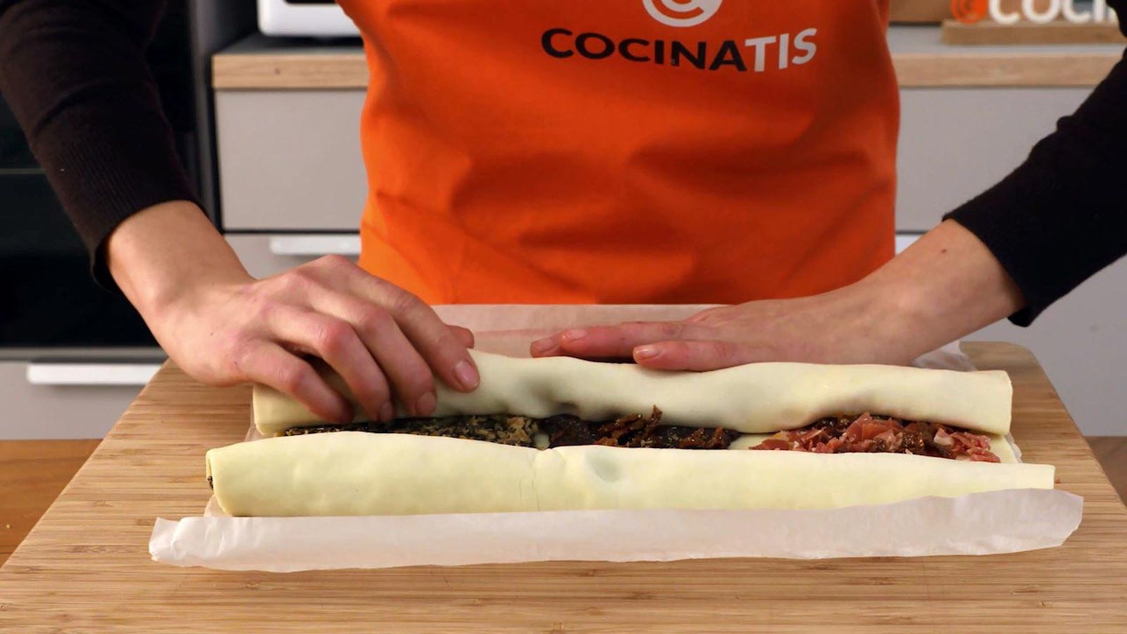 Palmeritas de hojaldre saladas (aceitunas, paté de aceitunas y jamón con tomate)  paso 3