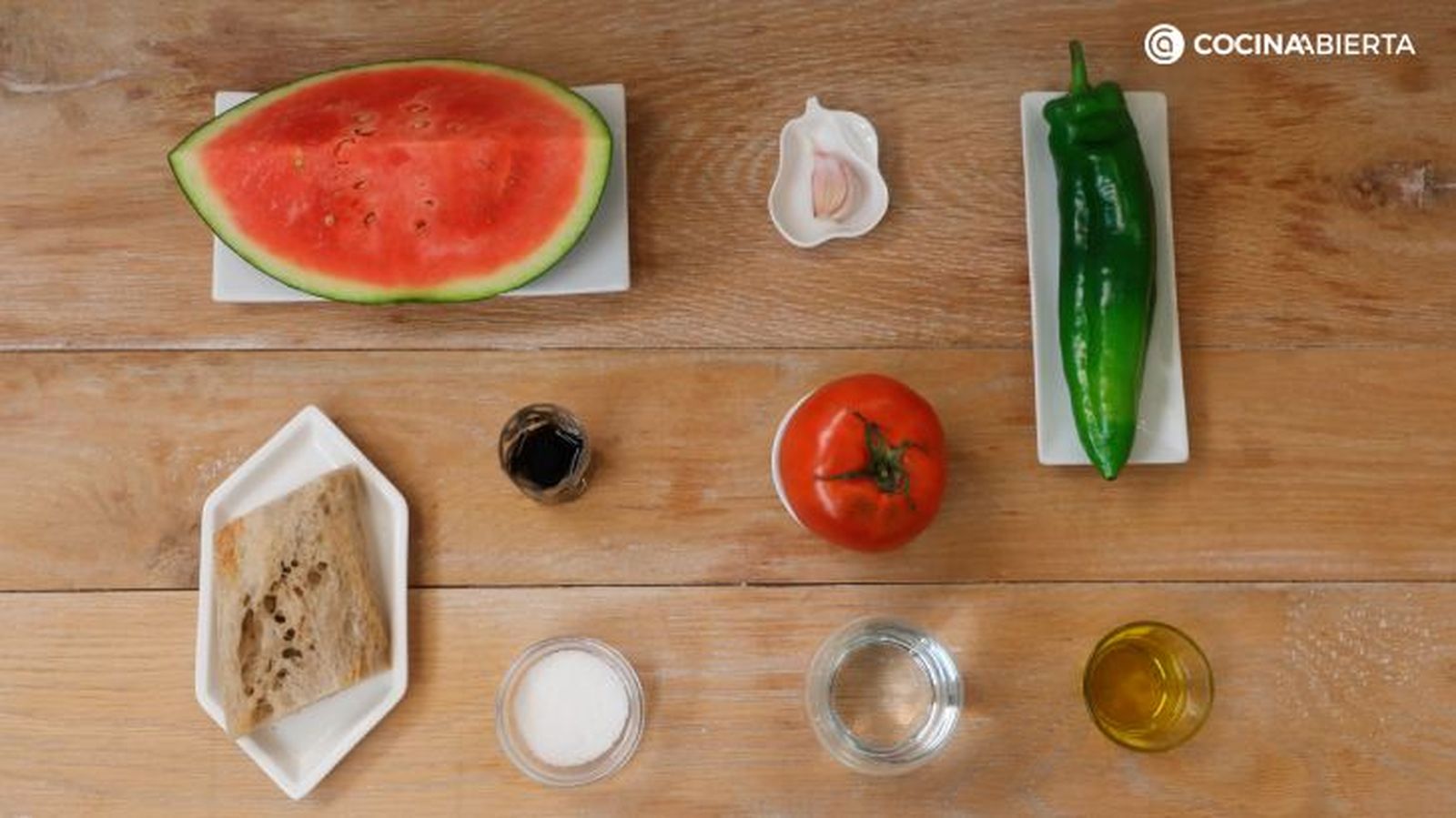 Ingredientes para hacer gazpacho de sandía Ingredientes para hacer gazpacho de sandía