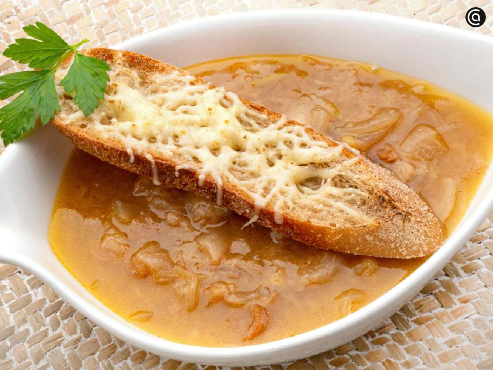 Sopa de cebolla, receta fácil y casera de Karlos Arguiñano