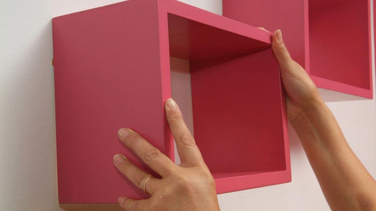 Pintar y colocar estantes de madera paso 8