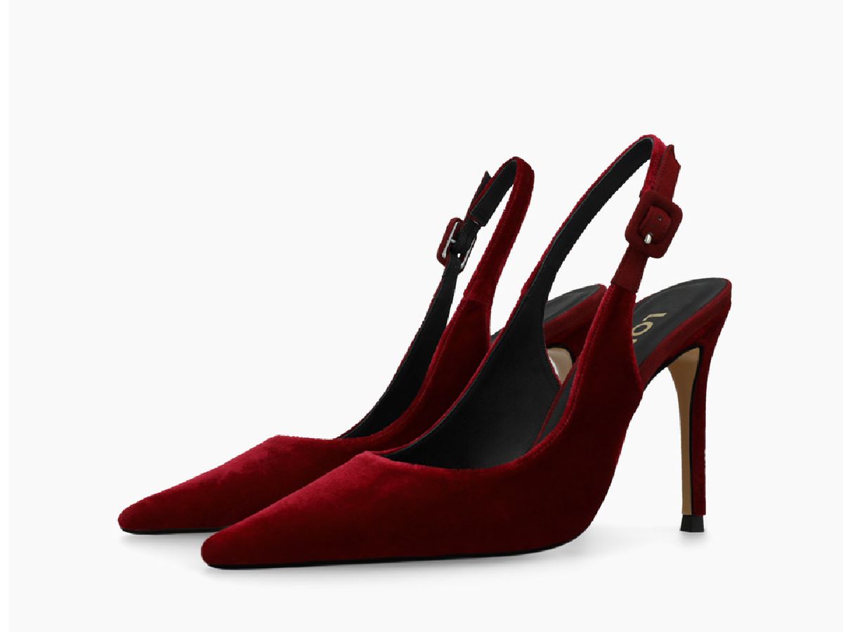 Zapato de salón destalonado de terciopelo en burdeos