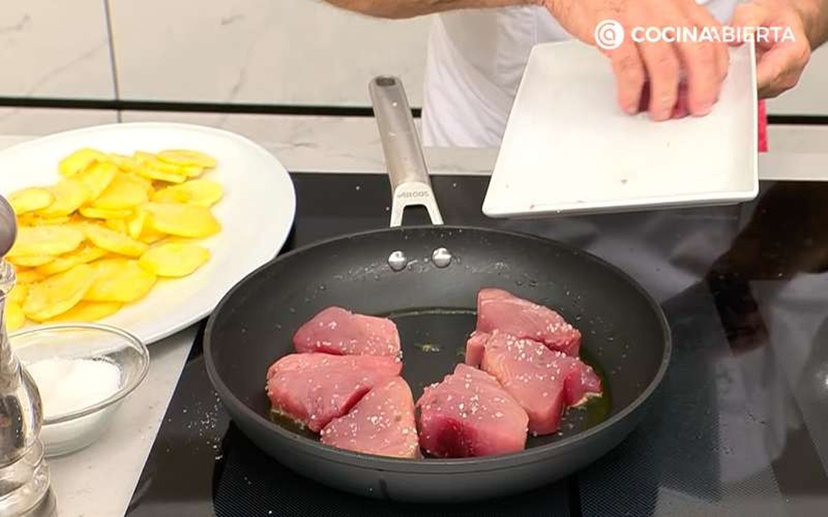 Cocina los lomos de bonito