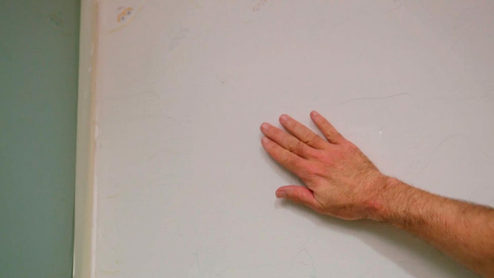 Cómo alisar una pared alicatada paso 5 Cómo alisar una pared alicatada paso 5
