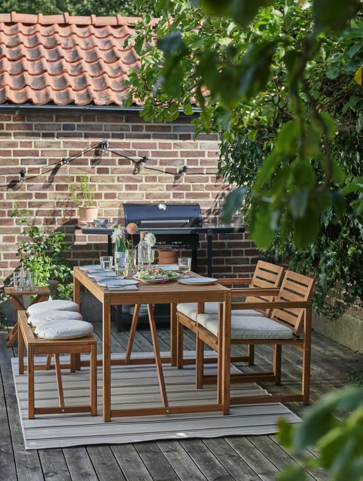 Mesa con 2 sillas y banco exterior NÄMMARÖ