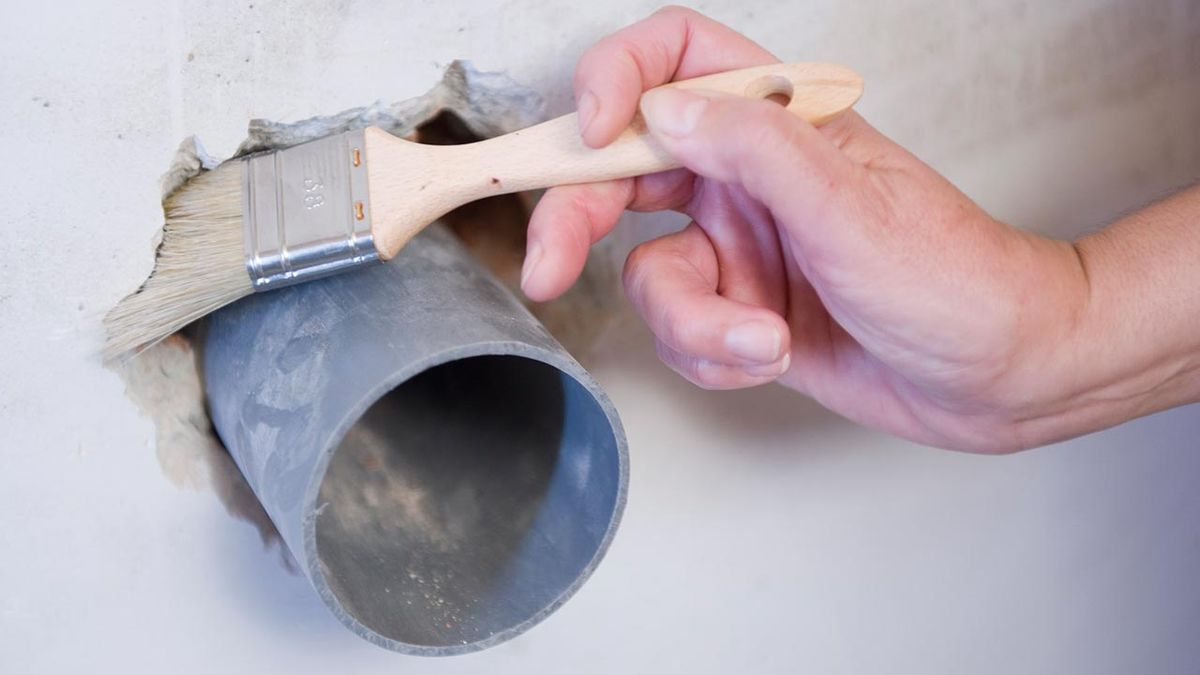 brico 0537 2 aplicacion espuma poliuretano paso 1