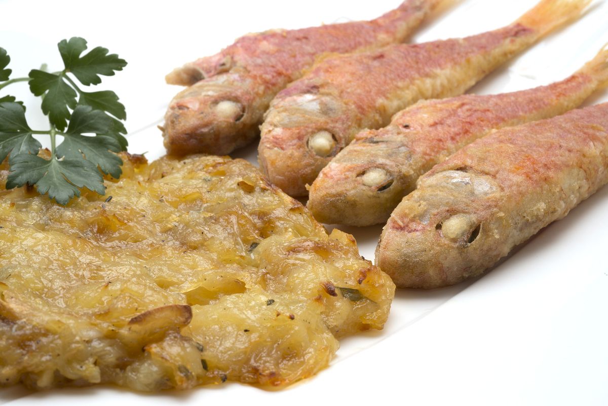 5736 1 Salmonetes fritos con tortas de patata (1121) xl