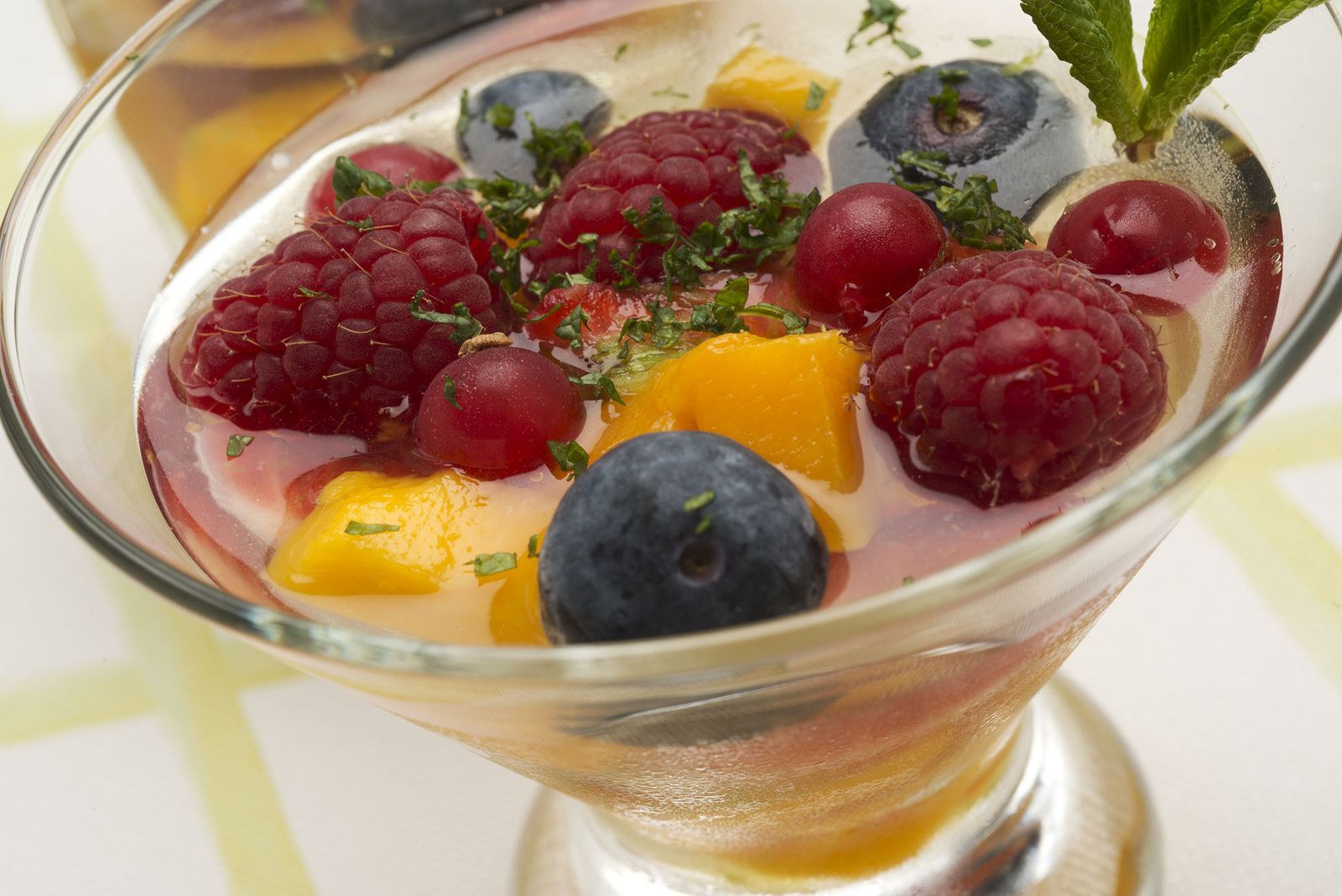 5737 2 Gelatina con mango y frutas rojas (1122) xl 5737 2 Gelatina con mango y frutas rojas (1122) xl