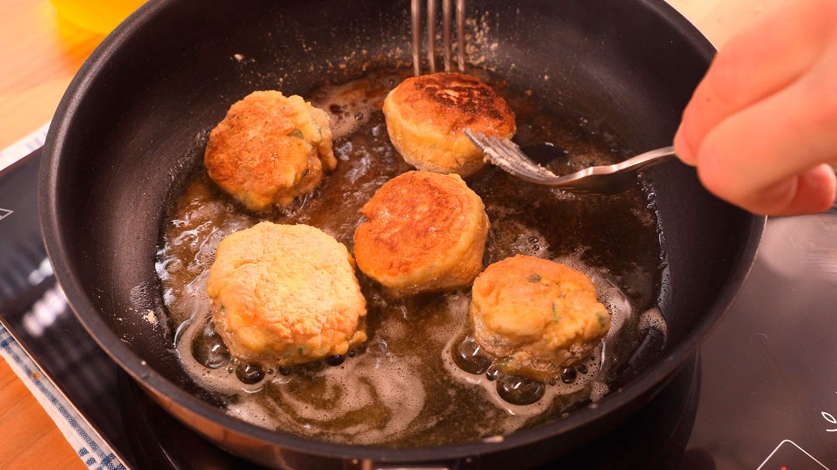 Albóndigas de salmón con salsa de tomate   Paso 5