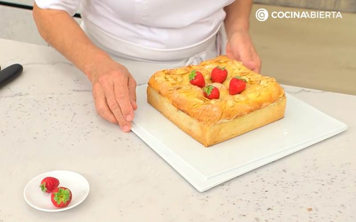 Decora la tarta con fresas