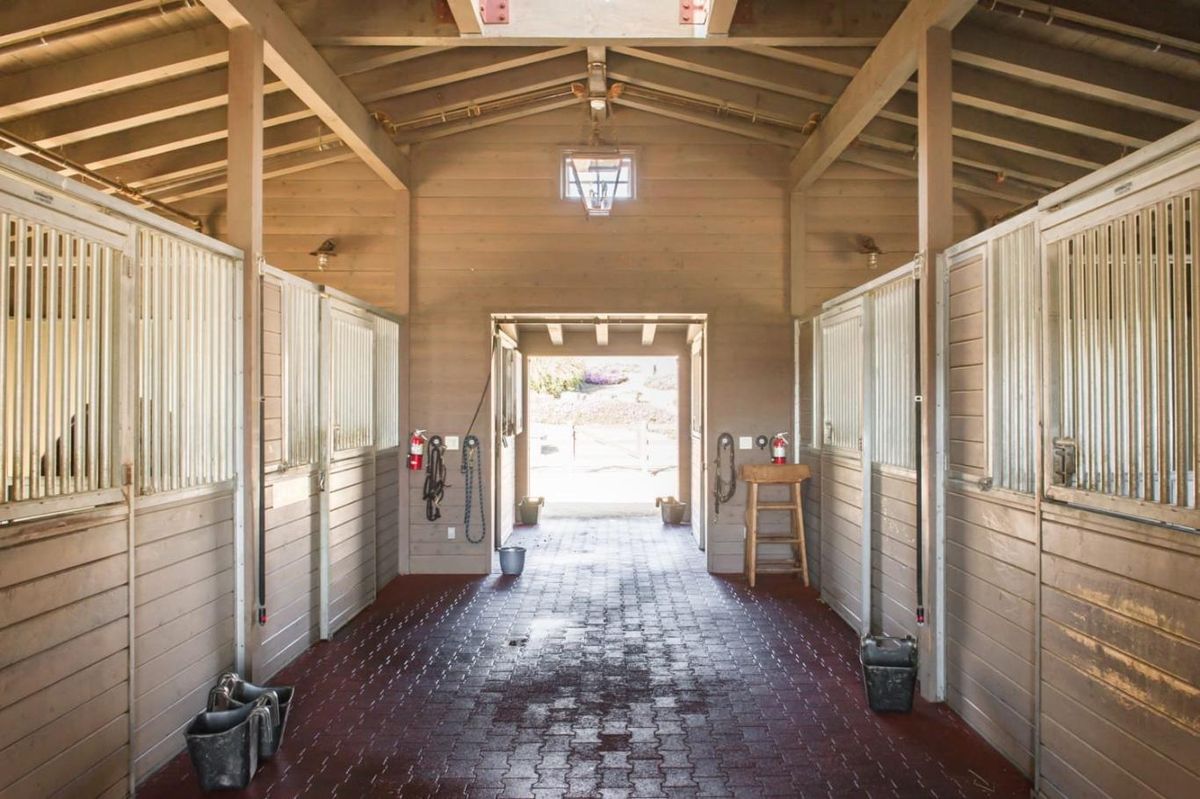 Establos para caballos.