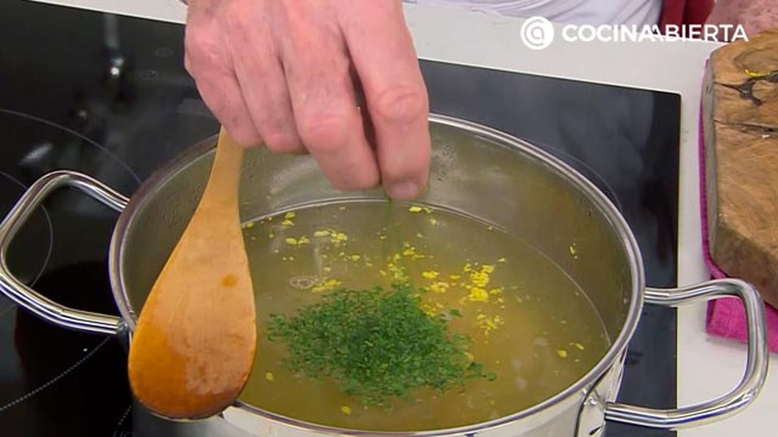 sopa de ave con patatas receta facil rapida karlos arguinano karl67470321 paso3 sopa de ave con patatas receta facil rapida karlos arguinano karl67470321 paso3
